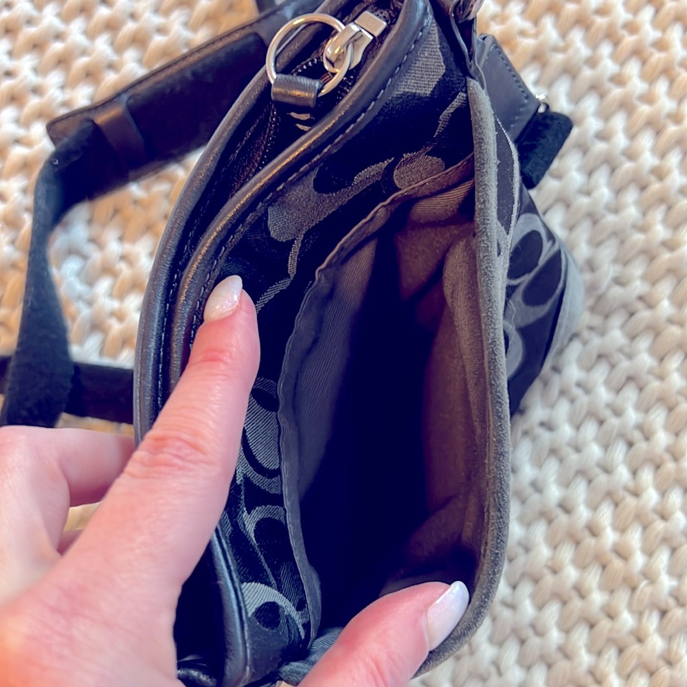 Coach Signature Crossbody - Picture 5 of 9